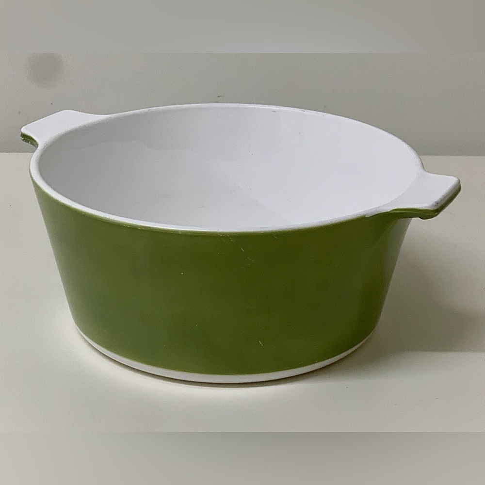 Mid Century Vintage MCM Avocado Pyrex Double Handled 1.75 Quart Casserole Dish